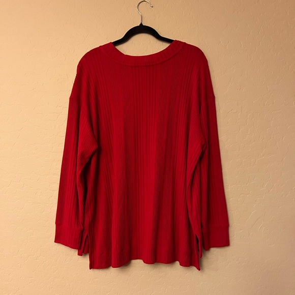 St. Johnβs Bay Woman Red Ribbed Knit l/s V/Neck Top - Picture 9 of 10